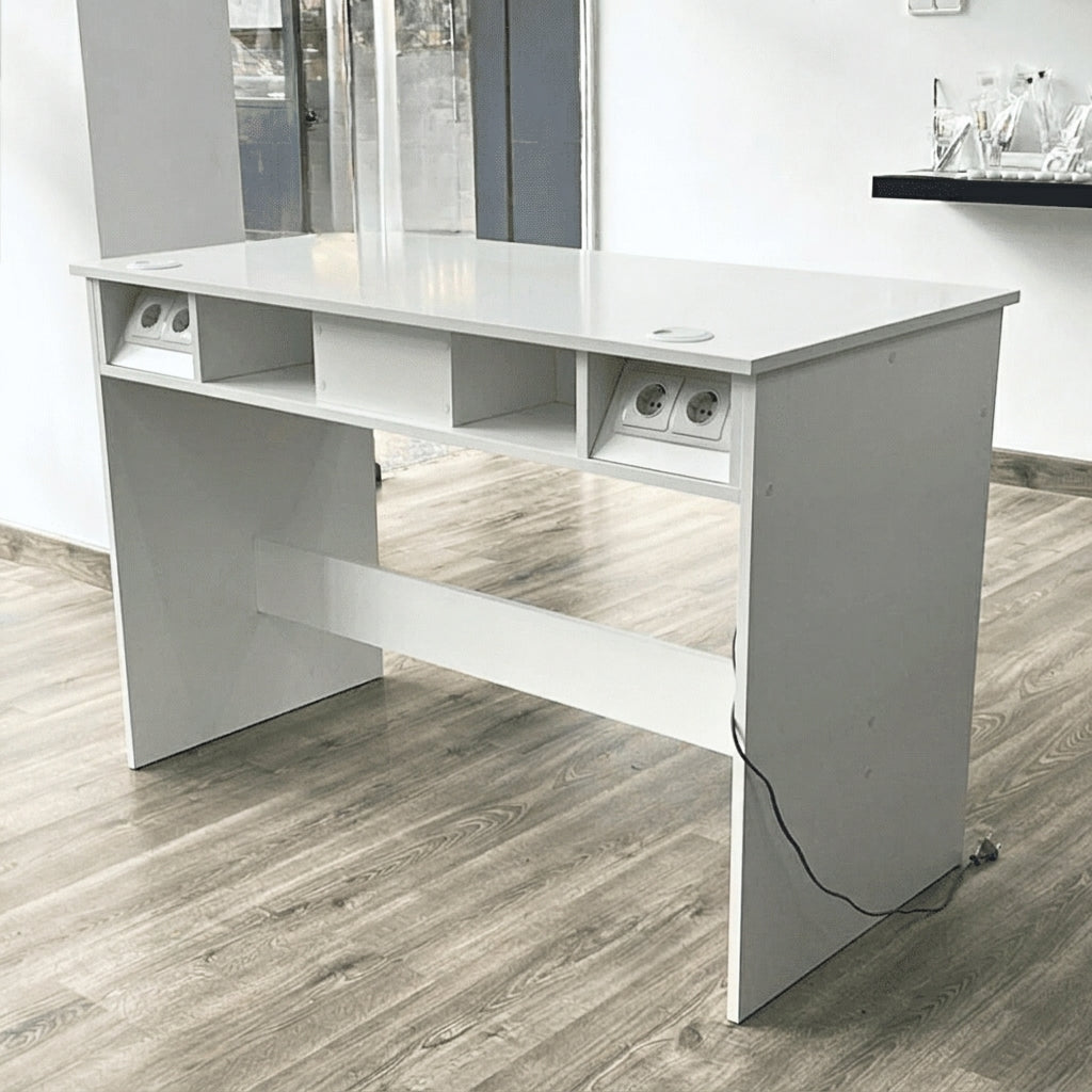 Mesa de manicura con enchufes